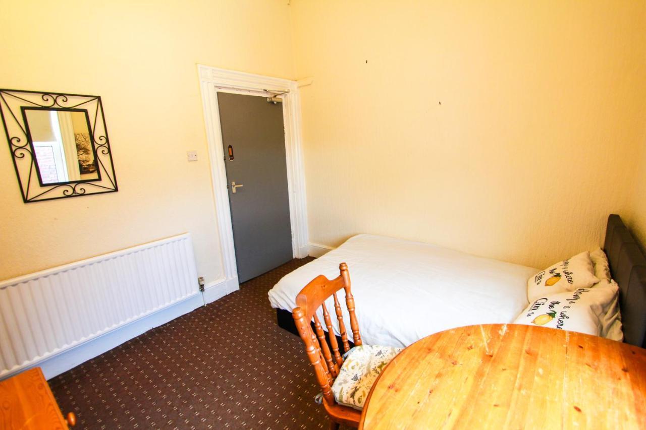 Central Bolton Accommodation Exterior photo