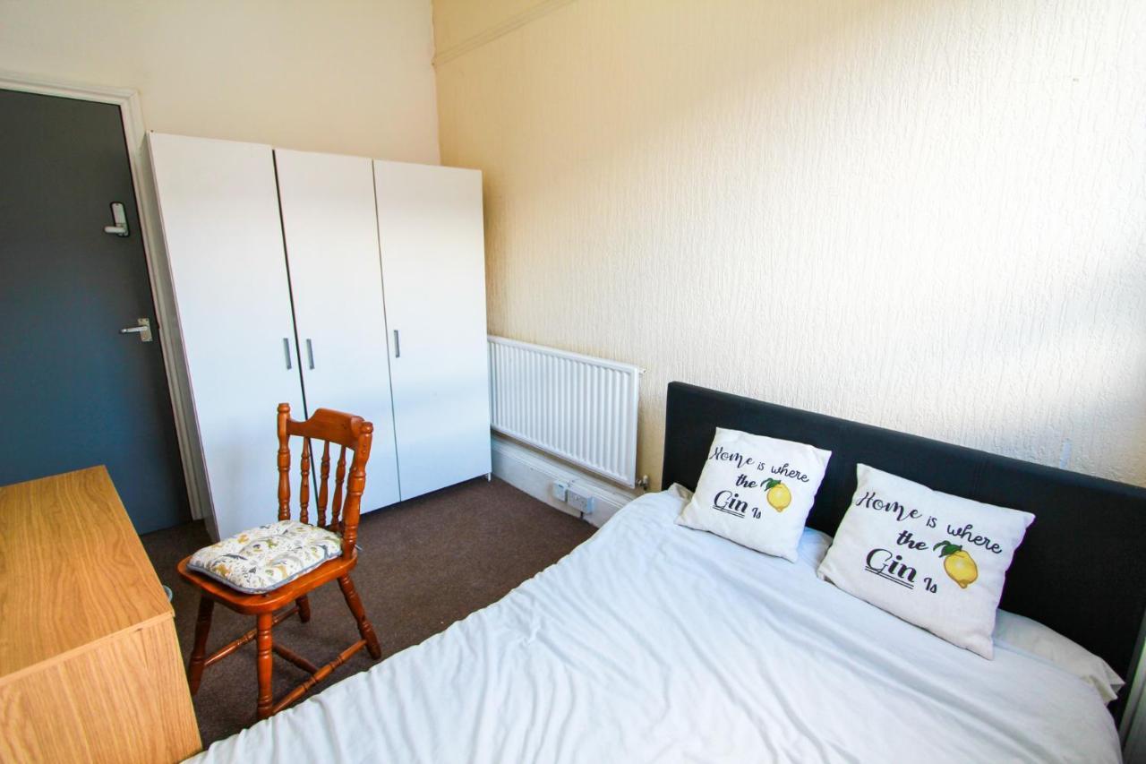 Central Bolton Accommodation Exterior photo